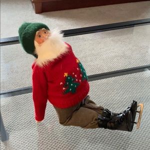 Byers Choice Caroler Santa On Ice Skates